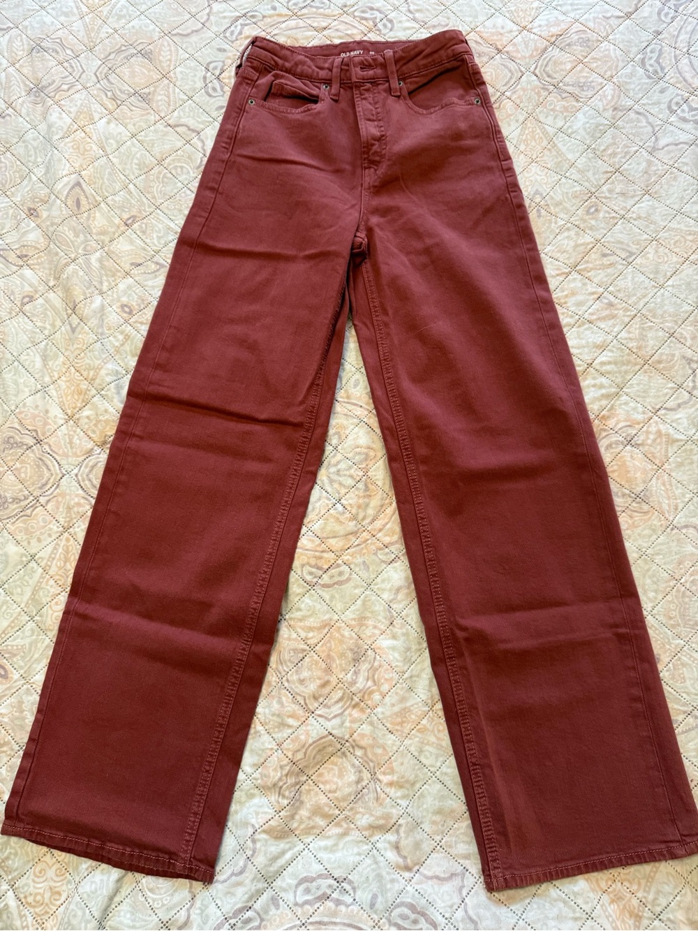 Old Navy Extra High-Waisted Sky-Hi Wide-Leg Jeans Burgundy